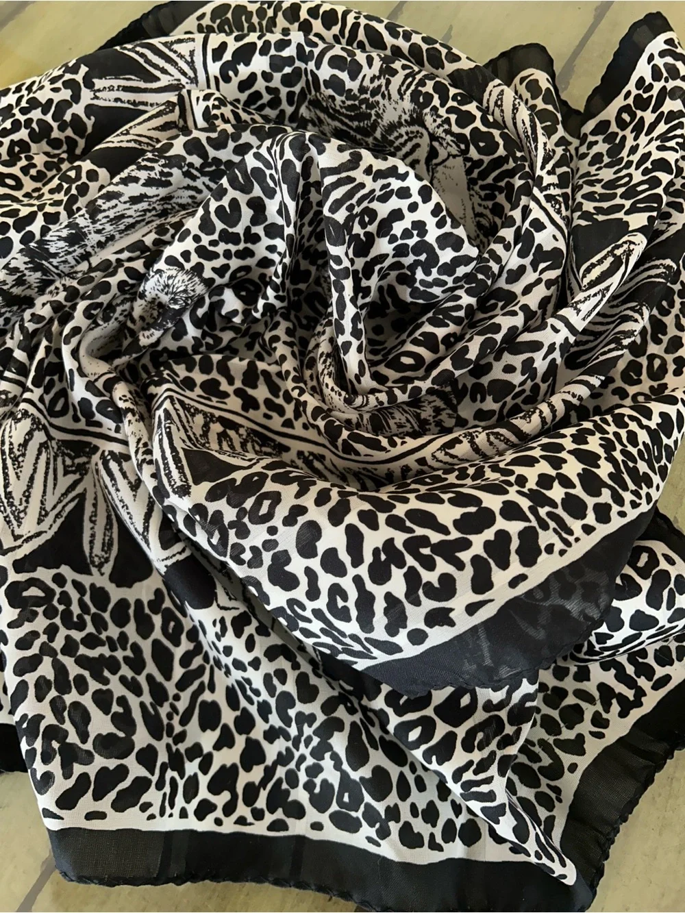 Black & White Leopard Print Silk 🧣 scarf 30“ x 30“ Italian by Nashari